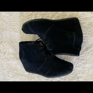 Toms black suede desert bootie